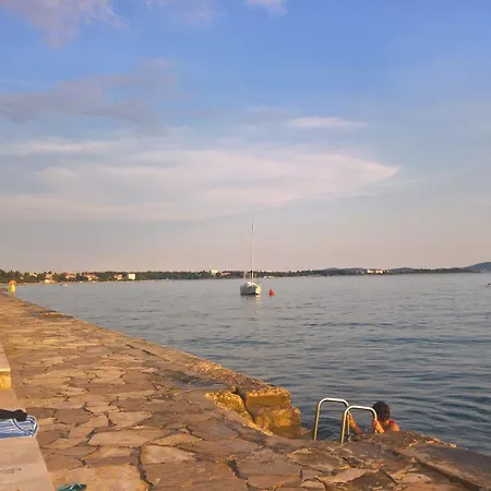 Im Erdgeschoss Mit Panorama Blick Апартаменты Дикло